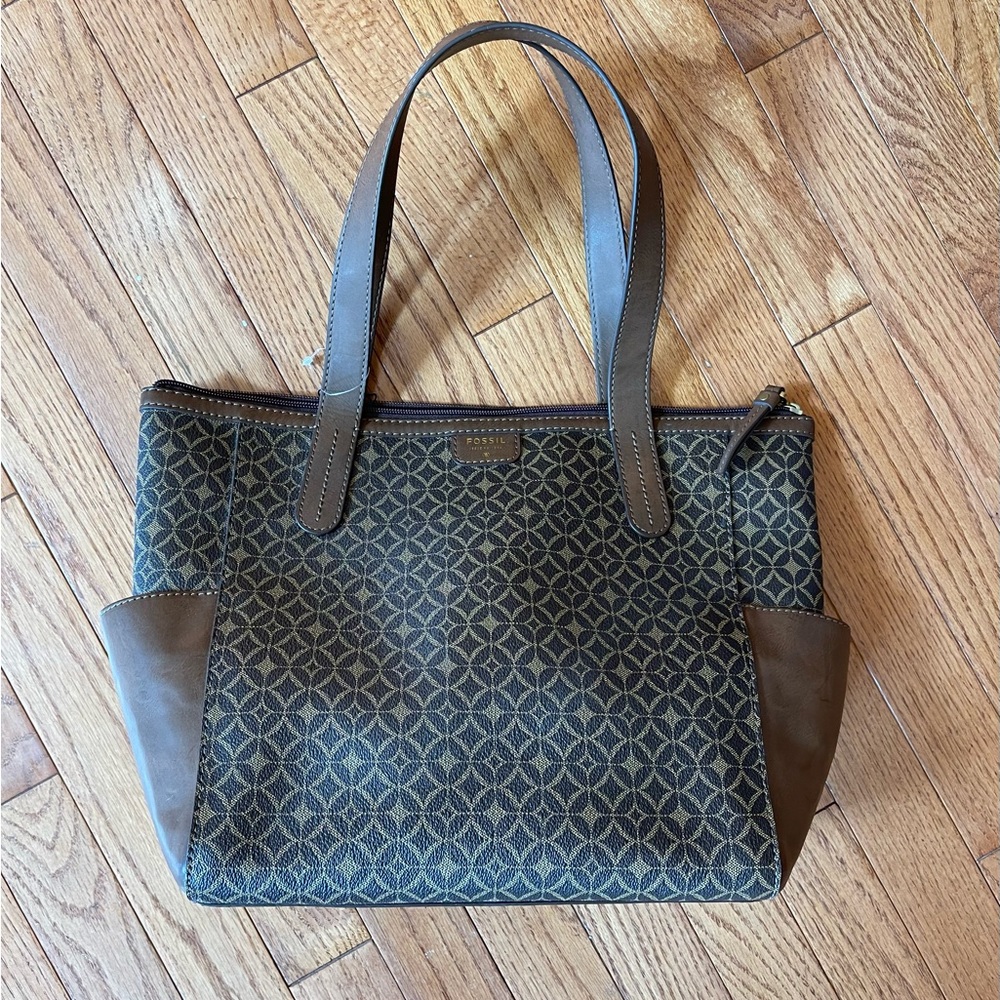 Fossil tote